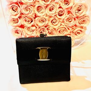 🌺Authentic Salvatore Ferragamo Kiss Lock Wallet
